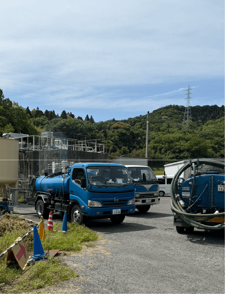 排水処理施設の汚泥引抜き風景